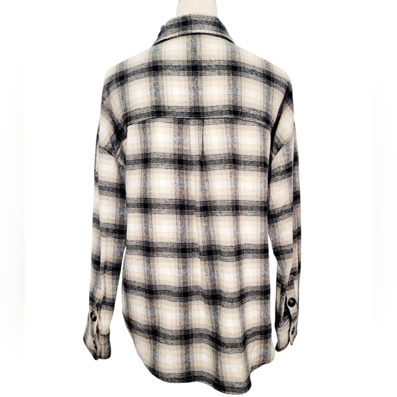 E & M Women’s Plaid Button-Down Shacket – 100% Cotton – Size Small - Picture 3 of 13